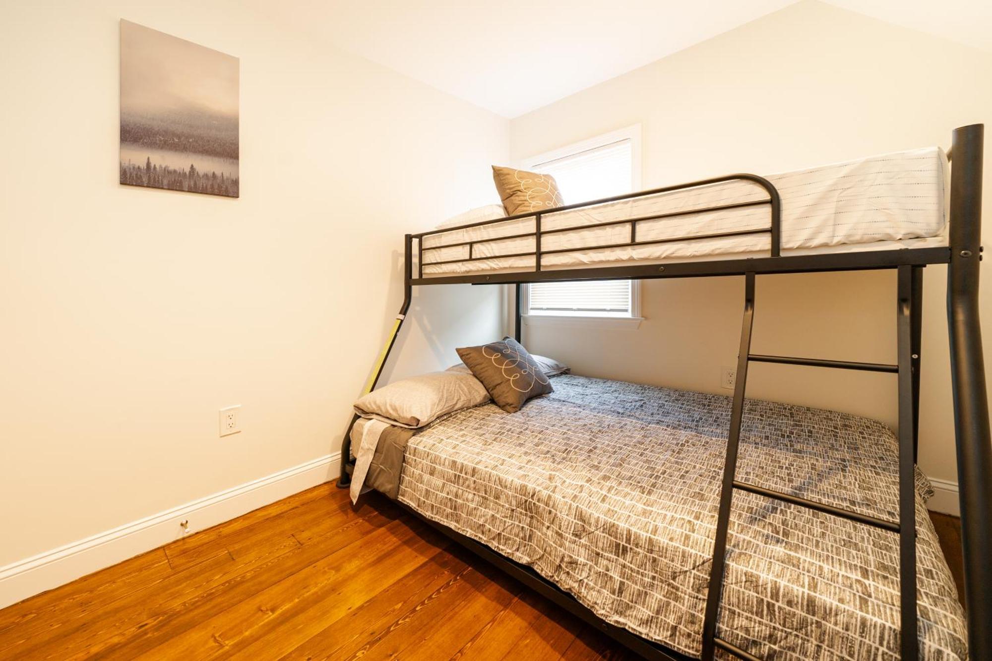 Apartment 988 - 4br - Cozy Getaway Near Common *